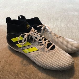 Men’s soccer cleats size 13.5